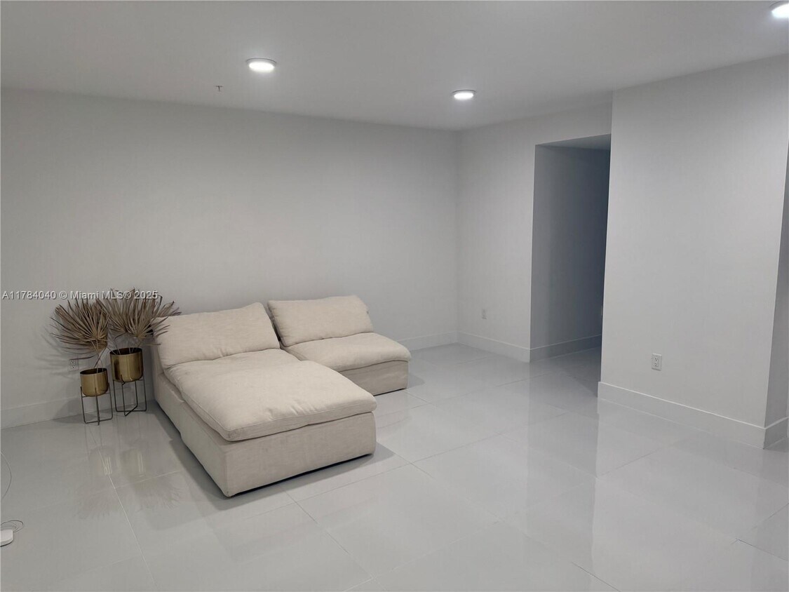 Foto principal - 10950 NW 82nd St