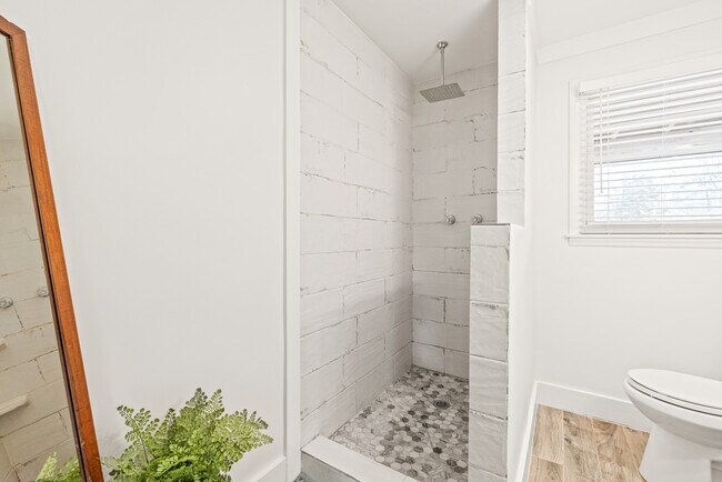 Foto del edificio - 5015 Baylor Dr