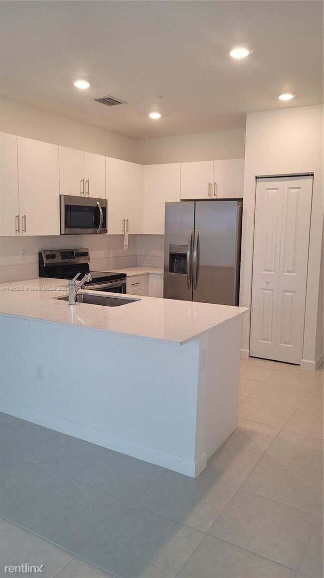 Building Photo - 3 br, 2.5 bath House - 246 SW 159th Ct