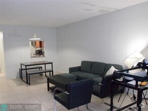 Building Photo - 7400 NW 85th Ct
