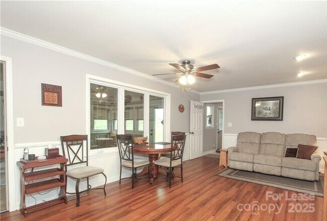 Foto del edificio - 12320 Winget Rd