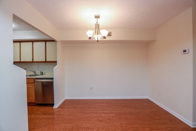 Building Photo - Comfortable 2-Bedroom Apt in Desirable Tur...