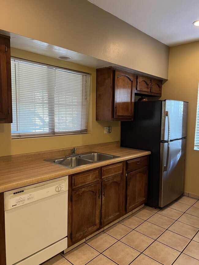 Building Photo - 4145 N Via Villas