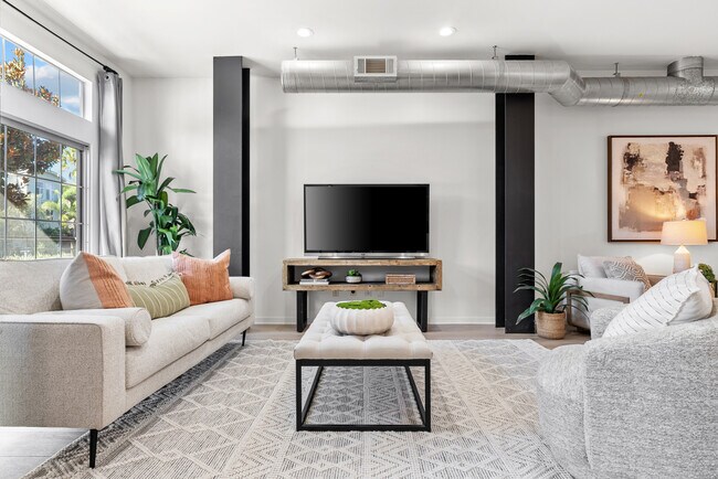 Building Photo - 5350 Playa Vista Dr