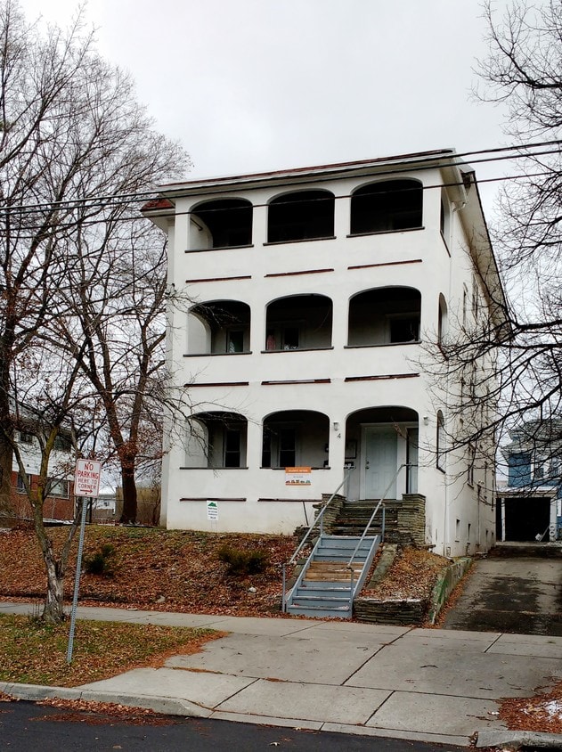 Primary Photo - 4 Grand Blvd