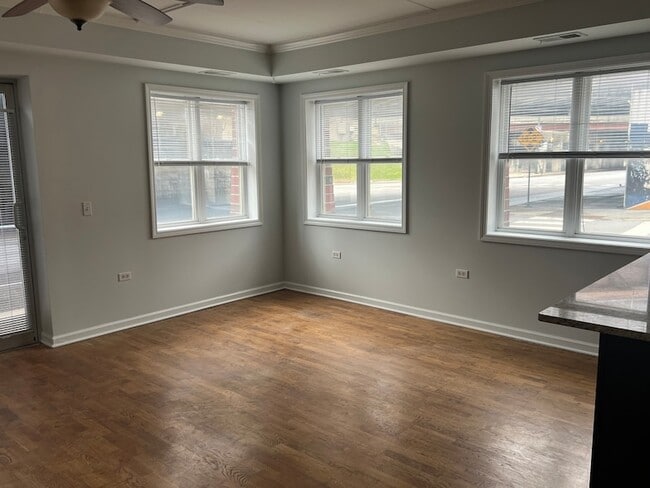 Building Photo - 2622 W Diversey Ave