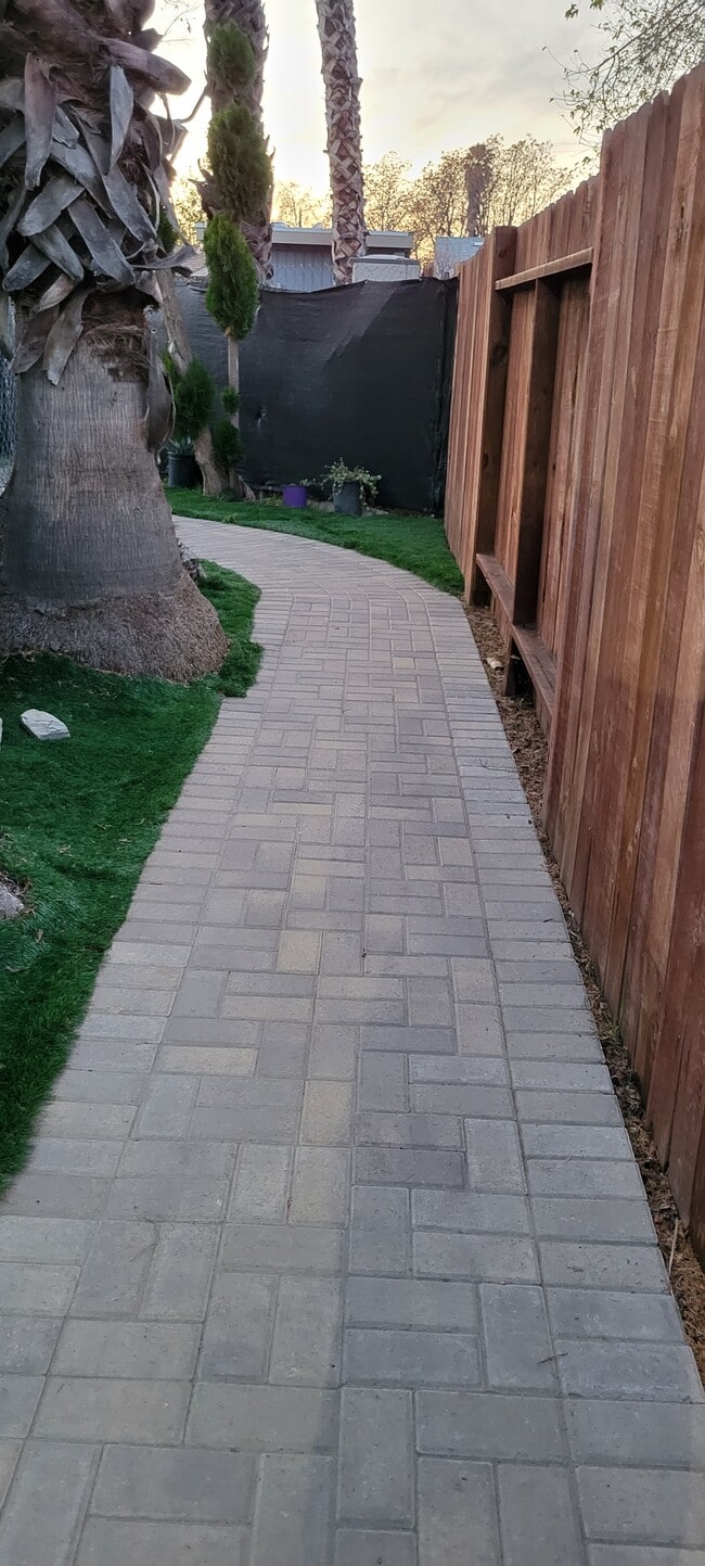 Foto del edificio - 7415 Beckford Ave