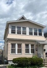 Building Photo - 1025 Pleasant St