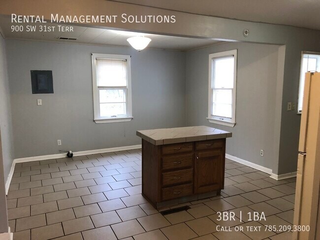 Building Photo - 900 SW 31st Terr- 3 BED/1 BATH