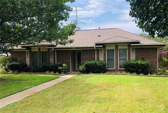 Building Photo - 229 Glenwood Dr