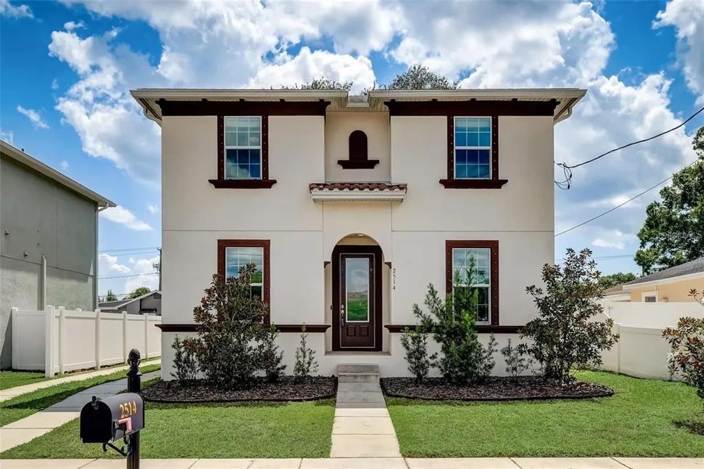 Foto principal - 2514 W Douglas St