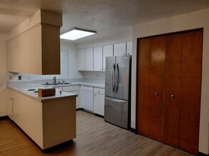 Building Photo - 1399 Parkway Dr NW