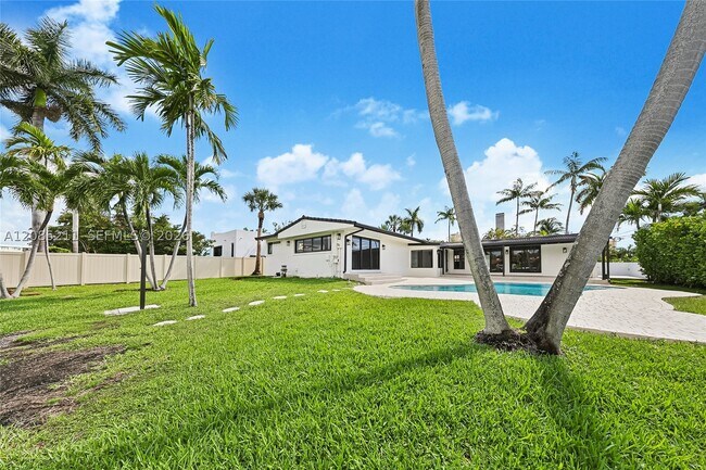 Building Photo - 536 Hibiscus Dr