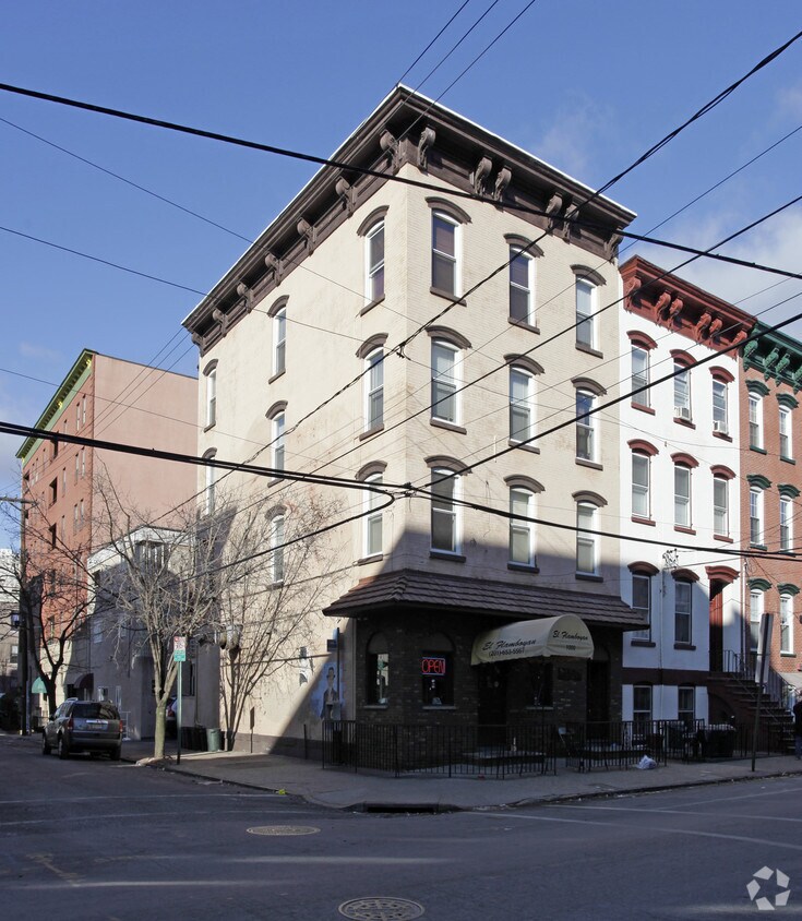 Primary Photo - 1000 Willow Ave