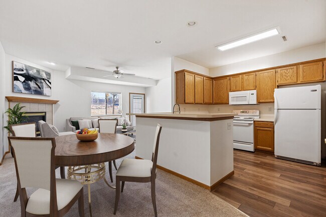 Foto del edificio - Harper Court Townhomes