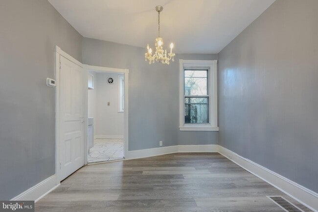 Foto del edificio - 2661 N Douglas St