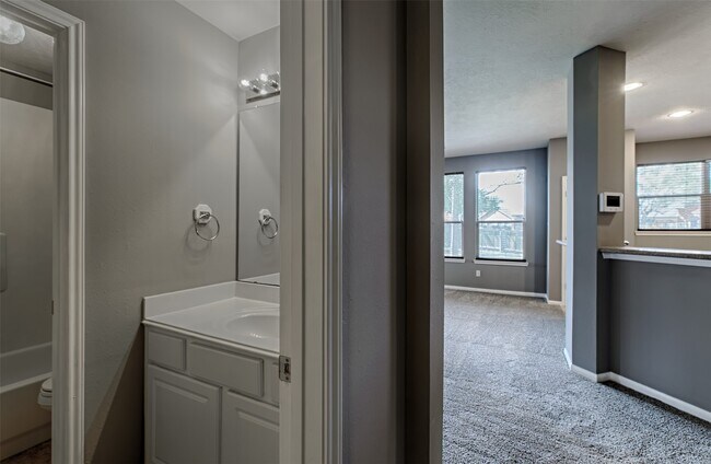 Building Photo - 4018 Old Pine Grove Dr