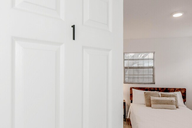 Foto del edificio - 5196 Lescot Ln