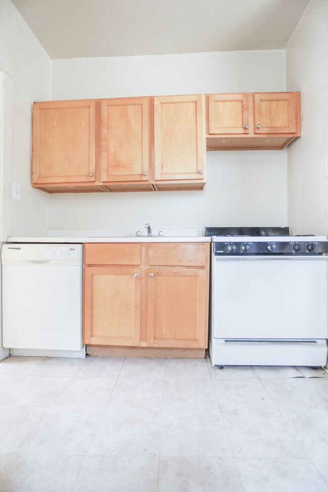 Building Photo - 3915 N Fremont St