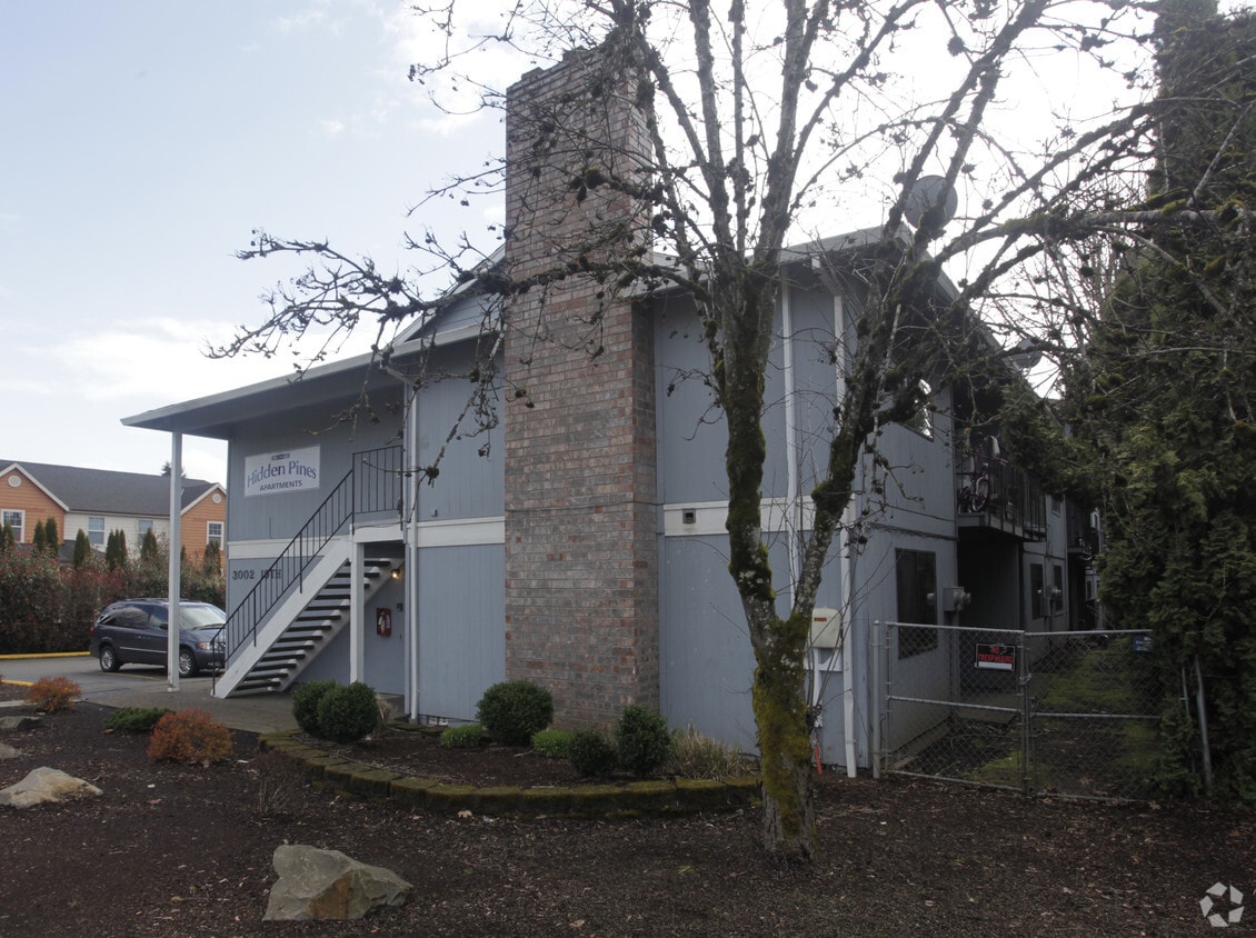 Building Photo - Hidden Pines