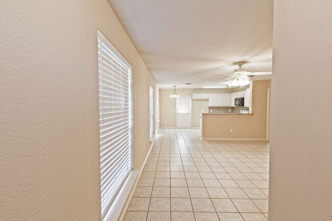 Foto del edificio - 933 Farmington Rd