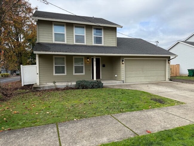 Building Photo - 3 Bedroom 2.5 Bath Newberg OR