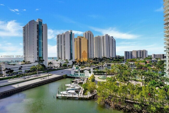 Foto del edificio - 150 Sunny Isles Blvd