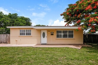 Building Photo - 1810 Desoto Dr