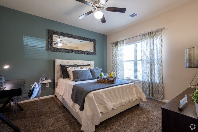 2BR, 2BA - 1,120 - Belterra Springs