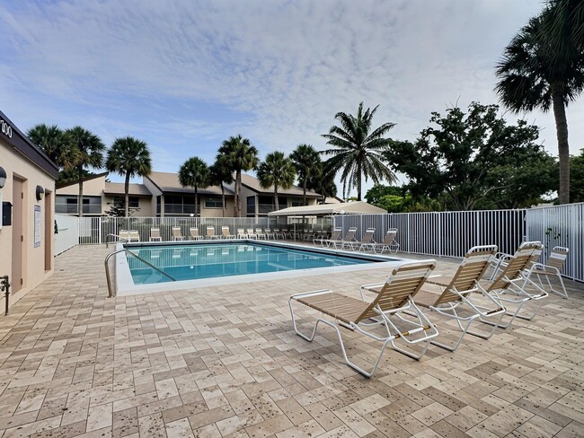 Foto del edificio - 8760 Azalea Ct