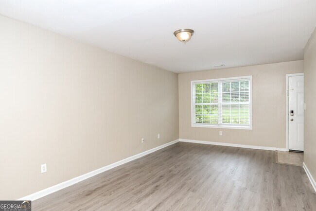Foto del edificio - 2045 Ivy Ln
