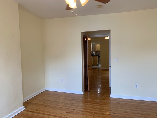 Foto del edificio - 327 Park Ave