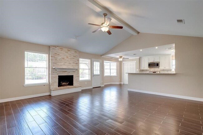 Foto del edificio - 12010 Mulholland Dr