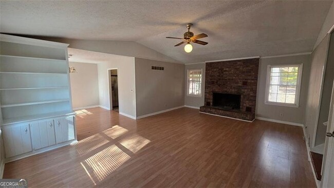 Building Photo - 1824 Poinsetta Dr