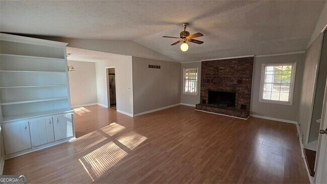 Foto del edificio - 1824 Poinsetta Dr