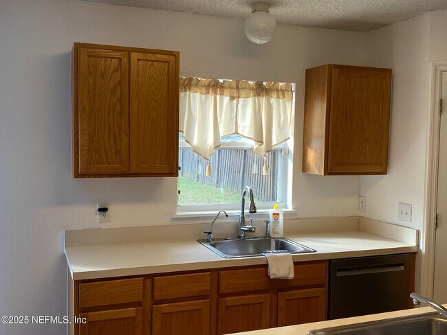 Foto del edificio - 7086 Shady Pine Ct