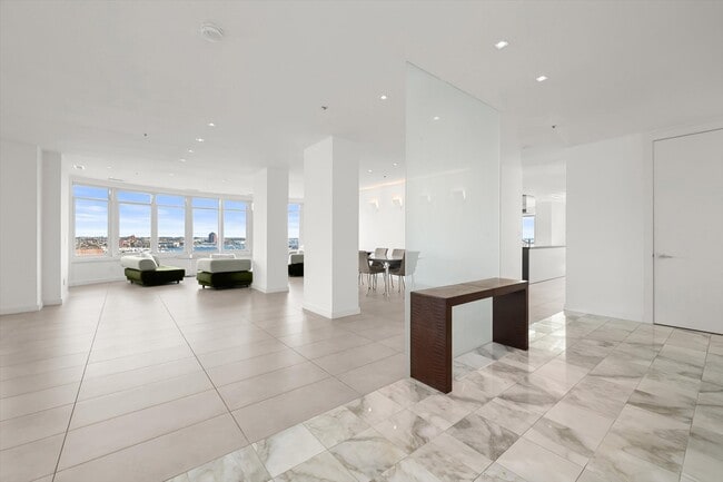 Building Photo - 100 Harborview Dr