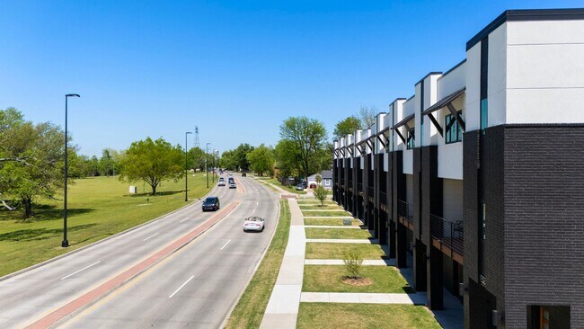 Foto del edificio - Discover modern elegance in the newly constructed Edgewater Condominiums, a boutique community fe...