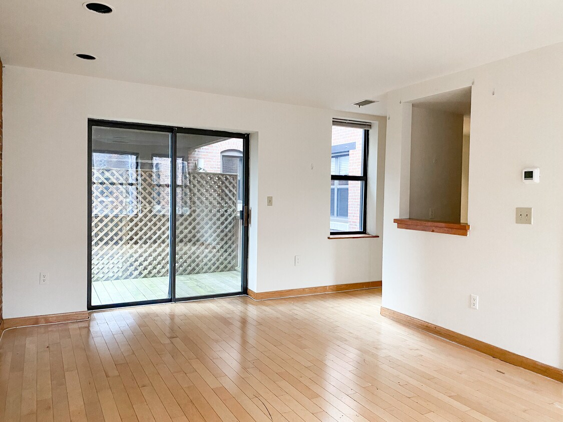Primary Photo - 111 Gainsborough St