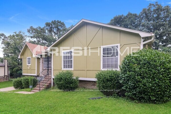 Foto del edificio - 741 Twin Ridge Dr