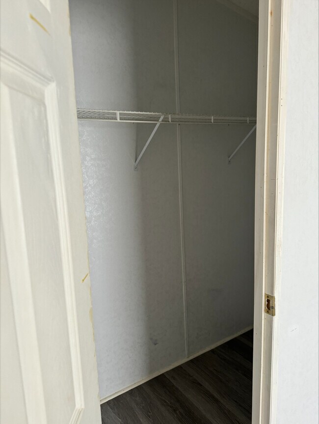 Building Photo - 663 N Railroad Ave