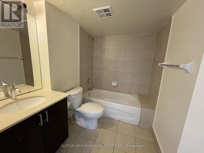 Building Photo - 736 Bay St.