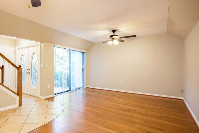 Building Photo - 10907 Meadow Lark Cove Dr