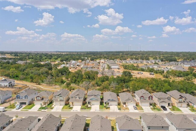 Building Photo - 141 Riverhill Dr