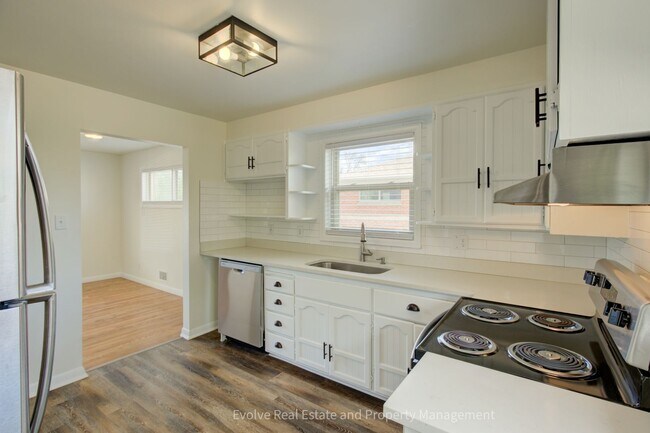 Foto del edificio - Evolve Real Estate: Welcome to This Spacio...