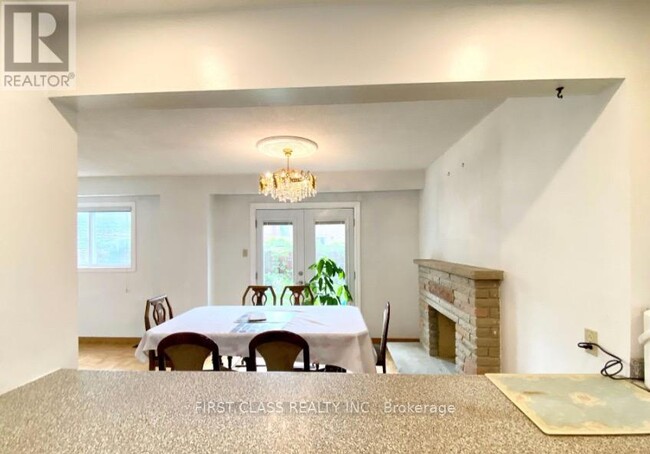 Building Photo - 84 Homedale Dr