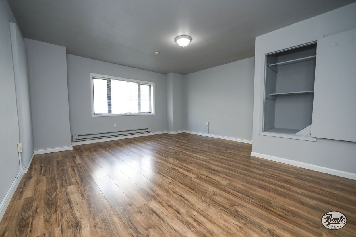 Primary Photo - 3405 Kensington Ave