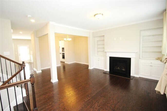 Building Photo - 660 Sunset Park Dr