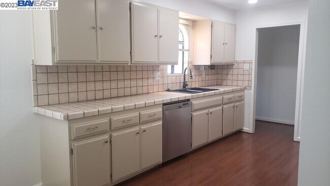 Foto del edificio - 709 Tamarack Dr