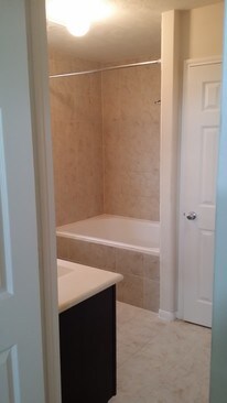 Baño principal - 8303 Greys Ln